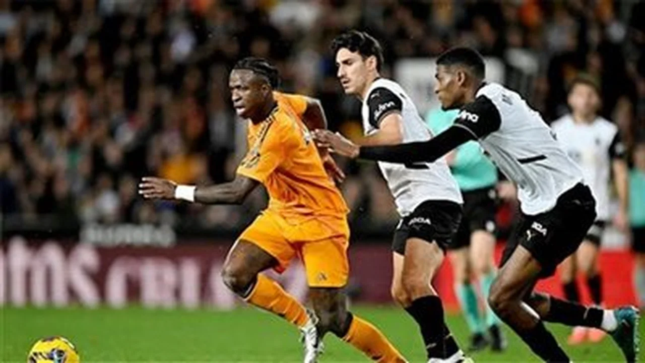 قمة المستايا.. موعد مباراة ريال مدريد وفالنسيا المرتقبة والقنوات الناقلة في الدوري الإسباني